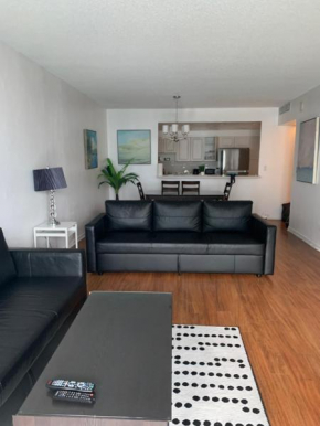 Apartment across from the ocean !